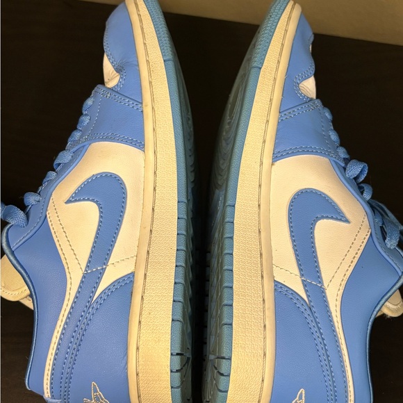 Air Jordan 1 Low UNC Women’s Size 7 / Men 5.5Y (2024) AO9944-441 University Blue - Picture 6 of 8